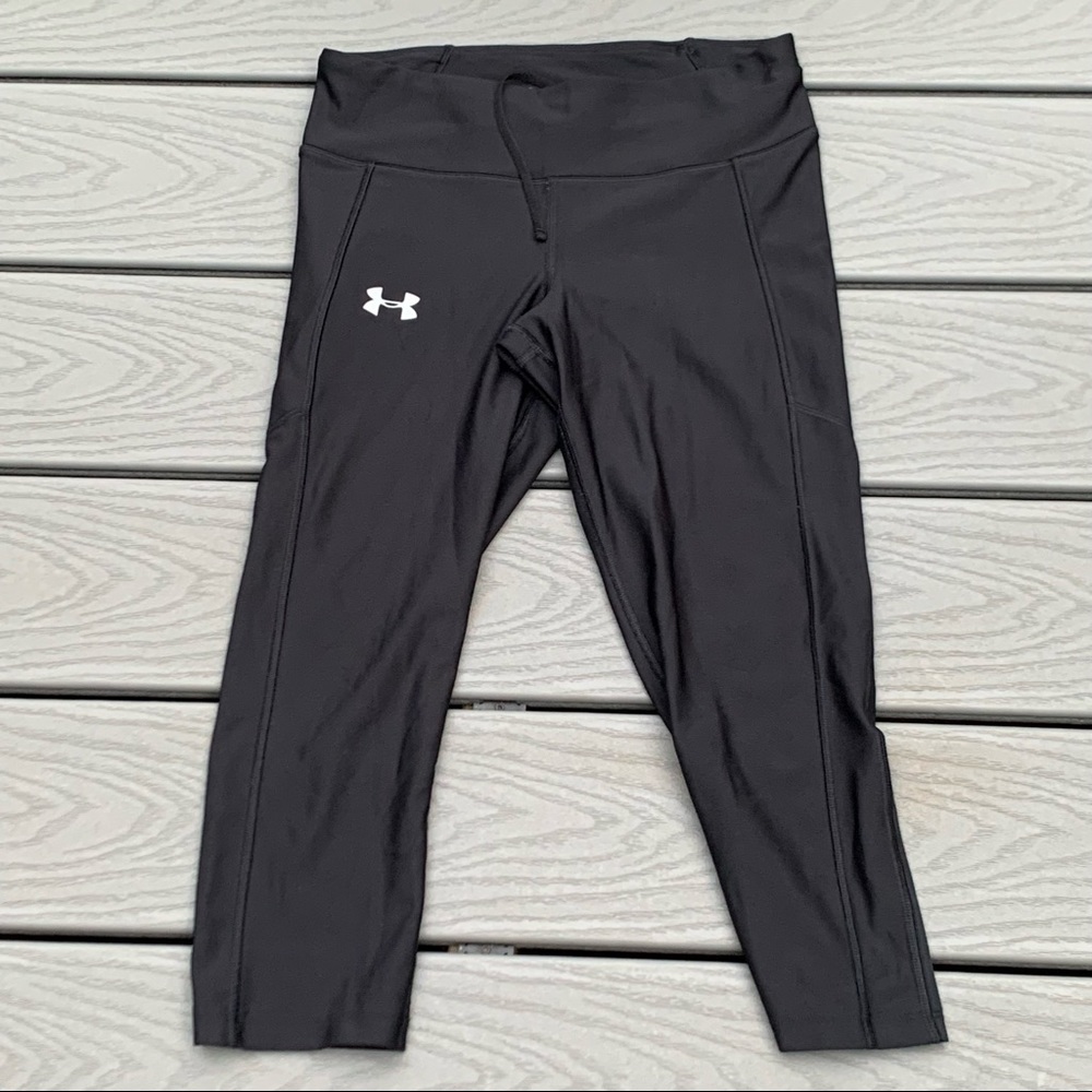 UNDER ARMOUR Capri Length Work out leggings black medium Good used condition